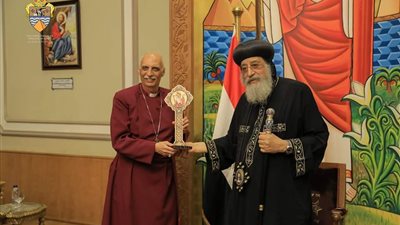 رئيس أساقفة الكنيسة الأسقفية يهنئ البابا تواضروس بمناسبة عيد القيامة