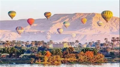 تحليق 52 رحله بالون طائر تقل على متنها 1450 سائحا في الأقصر