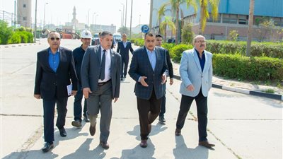 في زيارة مفاجئة.. وزير الإنتاج الحربي يتفقد خطوط الإنتاج بشركة 