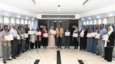 محافظ أسوان يكرم الحاصلين على المراكز الأولى بالدورات والبرامج التدريبية بسقارة