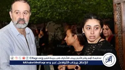 أيمن عزب أول الحاضرين في عزاء والدة ريم أحمد