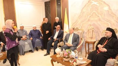 محافظ أسيوط يزور إيبارشية قسقام القوصية للاقباط الكاثوليك لتقديم التهنئة بعيد القيامة المجيد