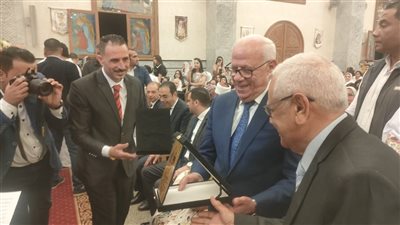 مسيحيو بورسعيد يؤدون قداس عيد القيامة المجيد (صور)