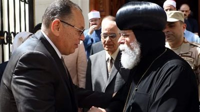 محافظ الشرقية يُهنئ أسقف الزقازيق ومنيا القمح وراعي الكنيسة الكاثوليكية بالزقازيق بعيد القيامة