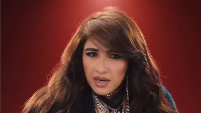 رغم إعلانها عن إلغائه.. شقيق ياسمين عبد العزيز يعلن عزاء والدهما