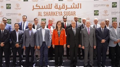 وزيرا التخطيط والتموين والرئيس التنفيذي بالإنابة للمؤسسة الإسلامية لتنمية القطاع الخاص يتفقدون مصنع الشركة الشرقية