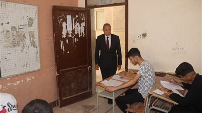 محافظ القليوبية يتفقد لجان امتحانات الدبلومات الفنية بمدينة بنها 