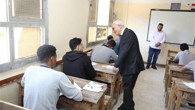 وزير التعليم يتفقد امتحانات الدبلومات الفنية بالقاهرة - صور