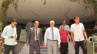 نائب رئيس جامعة أسيوط يقوم بزيارة مفاجئة للمدن الجامعية