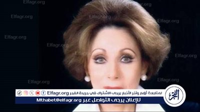 غياب لبنى عبد العزيز عن عزاء شقيقتها