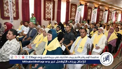 محافظ الفيوم يسلم الجوازات وتأشيرات ومستلزمات السفر لحجاج الجمعيات الأهلية