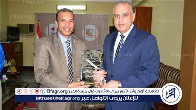 محافظ سوهاج يتفقد سير العمل بمديرية الطب البيطري