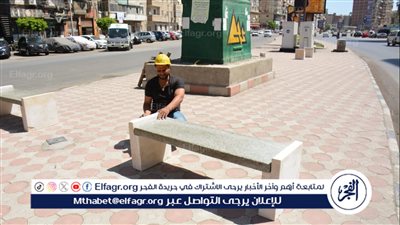تركيب مقاعد انتظار للمواطنين بطول بالجزيرة الوسطي بشوارع المنصورة 