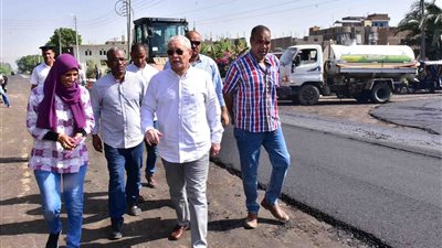 صور.. محافظ الأقصر يتفقد المشروعات التنموية بمركزي إسنا وأرمنت