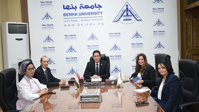 رئيس جامعة بنها يستقبل وفدًا من تنسيقية شباب الأحزاب