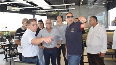 محافظ بورسعيد يتفقد إحدي الأماكن 