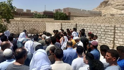 في ظل غياب اللاعبين.. تشييع جثمان والد نجم النادي الأهلي في المنيا