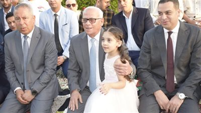 وسط أجواء من الفرحة.. محافظ بورسعيد يشارك الٱلاف من أبناء بورفؤاد صلاة عيد الأضحى المبارك 