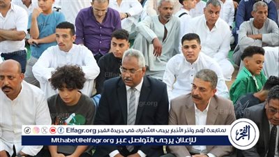 سكرتير عام البحر الأحمر يؤدي صلاة عيد الأضحي بمسجد الميناء الكبير بالغردقة