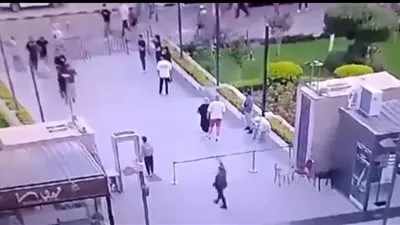 بالفيديو والصور.. اشتباكات بين إمام عاشور وبعض الجماهير داخل مول شهير