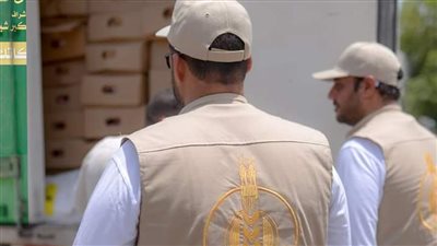 «بيت الزكاة والصدقات» ينتهي من توزيع لحوم الأضاحي على الأسر الأولى بالرعاية