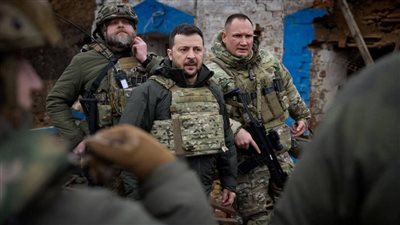 لماذا أطاح زيلينسكي بقائد القوات الأوكرانية المشتركة؟