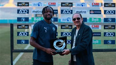 فيستون ماييلي يحصل على جائزة رجل مباراة بيراميدز والمقاولون العرب بالدوري