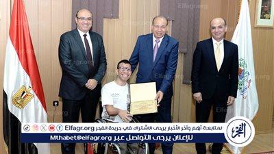 رئيس جامعة المنصورة يكرم الطلاب الفائزين بالمراكز الأولى بالمسابقات الدولية