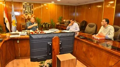 محافظ أسيوط يؤكد دعمه لقطاع الزراعة ويتابع نتائج حملات مكافحة القوارض