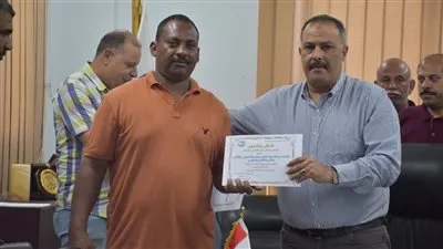 رئيس مياه الأقصر يكرم 70 عاملا لجهودهم في العمل