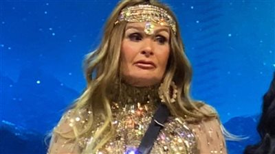 بالصور.. هاني البحيري يكشف عن تصميماته لشخصية يسرا في مسرحية 