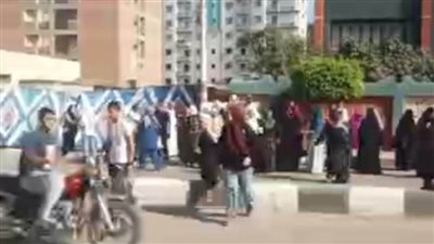 توافد طلاب الثانوية العامة بالشرقية على لجان امتحاني الفيزياء والتاريخ