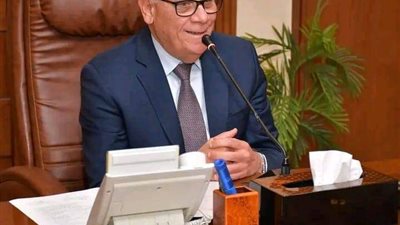 محافظ بورسعيد يشدد على متابعة تطبيق التوقيتات الجديدة لمواعيد فتح وغلق المحال التجارية