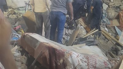 استخراج الجثة السادسة لفتاة إثر انهيار منزل بحارة درويش بشارع رياض بحى شرق