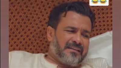 محمد رجب يروج لمسلسه الآخير 