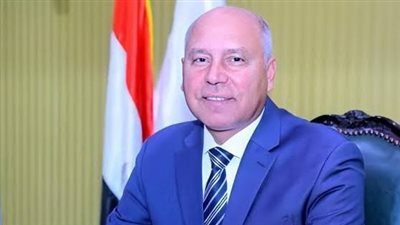 ملفات عاجلة علي طاولة وزير النقل كامل الوزير..أهمها الانتهاء من مشروع القطار السريع واستخراج رخص العمل