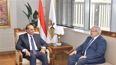 د. الخشت يهنئ المستشار محمود فوزي لتوليه مهام وزارة الشؤون النيابية