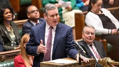 الكرملين: بريطانيا ليست دولة صديقة لروسيا لذا من غير المرجح أن يهنئ بوتين ستارمر