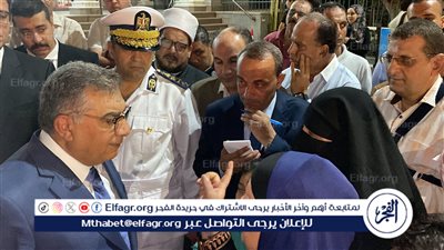 عقب الاحتفال برأس السنة الهجرية.. محافظ الدقهلية يلتقي بالمواطنين أمام مسجد النصر في المنصورة 