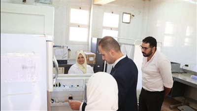 نائب وزير الصحة يتفقد مركز صحة الأسرة بالحي الثالث بمنطقة بدر الطبية في زيارة مفاجئة