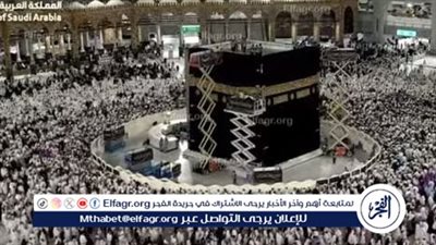 عاجل- شاهد 🕋|الكعبة تتزين بثوبها الجديد كسوة من 1000 كجم من الحرير والذهب مع فجر 1447هـ في لحظة تلامس السماء