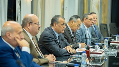 وزيرا الإنتاج الحربي والبيئة يناقشان آخر المستجدات الخاصة بعدد من موضوعات التعاون المشترك 