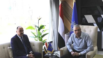 محافظ أسوان يستقبل مدير الأمن لبحث تعزيز الخدمات الأمنية والمرروية واستكمال حملات لإزالة التعديات