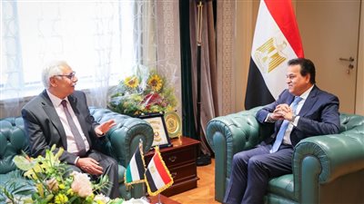 وزير الصحة يلتقي نظيره الفلسطيني