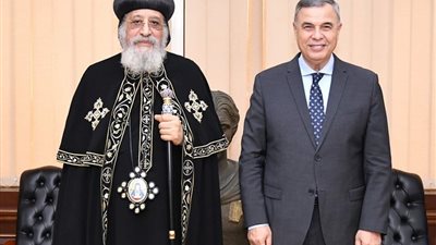  قداسة البابا تواضروس يزور محافظ الإسكندرية لتهنئته بمنصبه الجديد