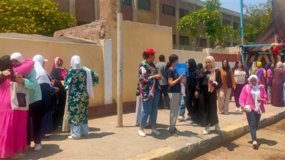 فرحة طلاب الثانوية بالقليوبية لسهولة امتحاني علم النفس والحيولوجيا