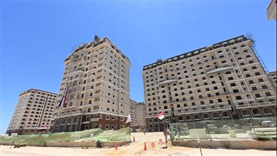 وزير الإسكان يوجه بوضع برامج زمنية مضغوطة للانتهاء من 