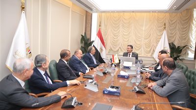 وزير التموين يستقبل وقدًا من اتحاد الغرف التجارية لتعزيز التعاون