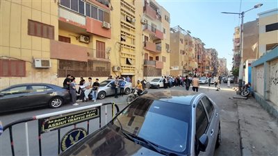 بدء توافد طلاب الثانوية العامة على اللجان لأداء امتحان الأحياء والاستاتيكا والفلسفة والمنطق فى أسيوط