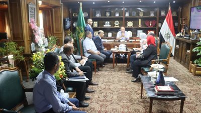 محافظ القليوبية يعقد اجتماع مع رئيس شركة غازتك لبحث إنشاء محطات غاز طبيعي جديدة